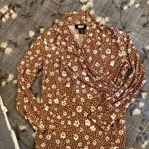 Women’s DKNY long sleeve cross body VNeck top